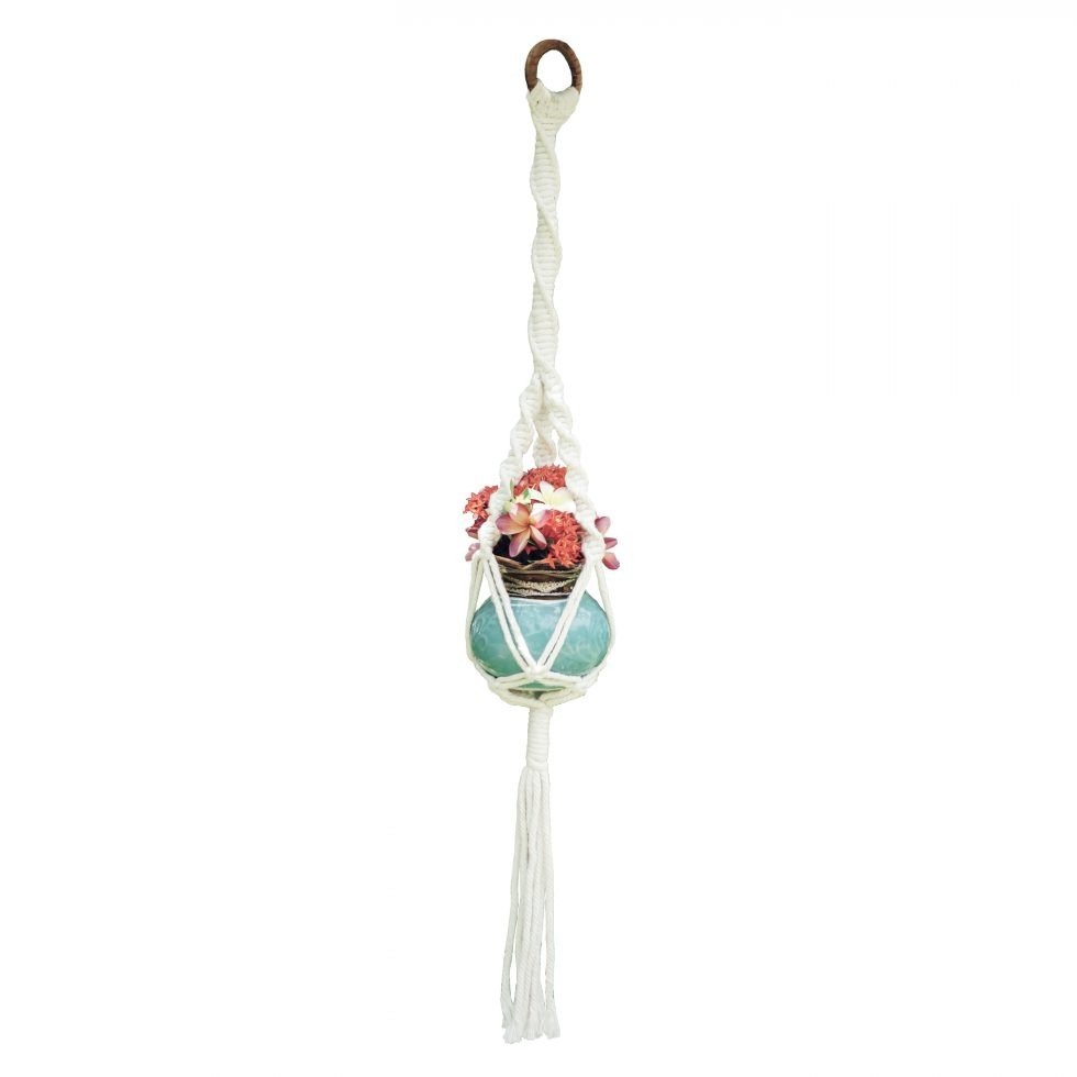 macramé plant hanger